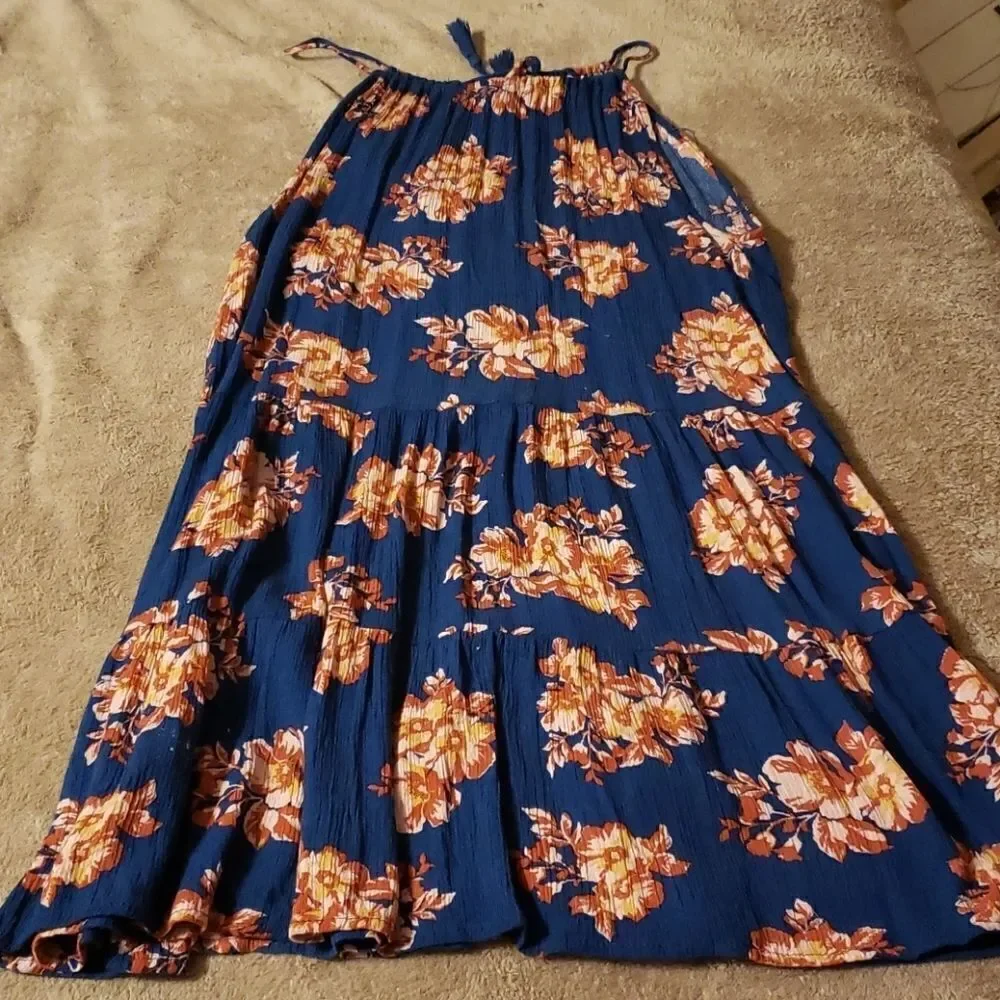 𝅺CAPE Juby Dress. Junior. Medium. Navy floral print